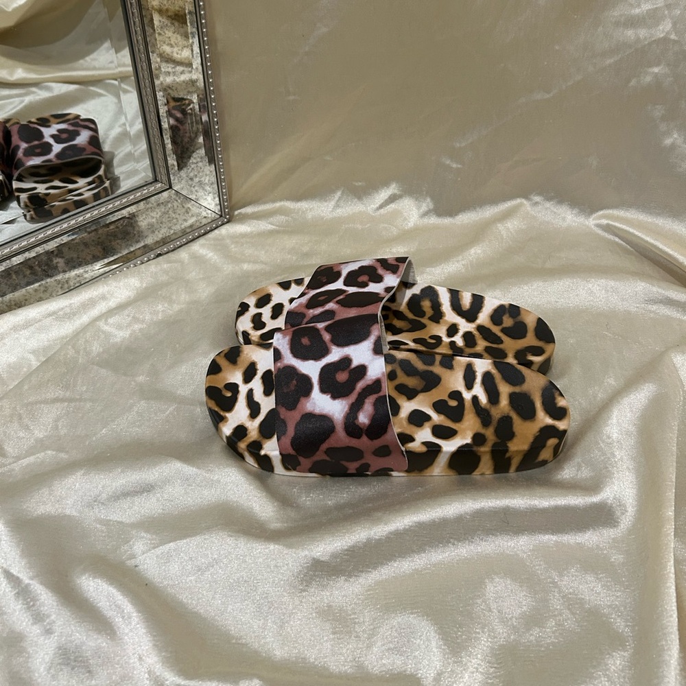 ASOS Leopard Pool Slides - Picture 2 of 5